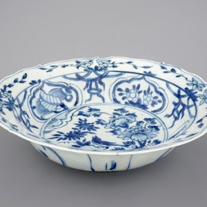 Een Chinese blauw-witte klapmuts kom met een vogel, Wanli, 1573-1619 — foto 3