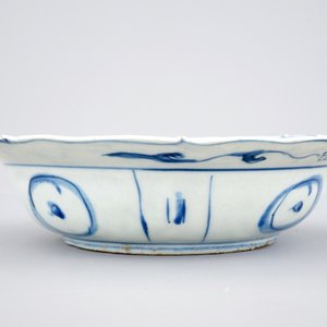 Een Chinese blauw-witte klapmuts kom met een vogel, Wanli, 1573-1619 — foto 4