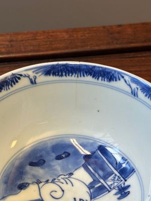 Een Chinese blauw-witte kom en een vaas met zilveren montuur, Shen De Tang Zhi 慎德堂製 merk, Kangxi — foto 22