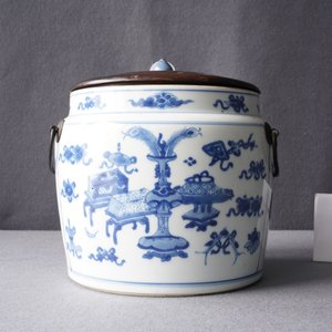 Een Chinese blauw-witte kom met antiquiteiten, Kangxi — foto 12