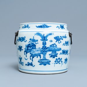 Een Chinese blauw-witte kom met antiquiteiten, Kangxi — foto 4