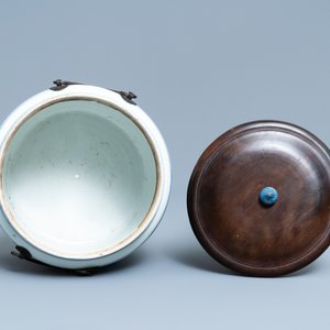 Een Chinese blauw-witte kom met antiquiteiten, Kangxi — foto 6