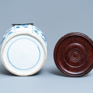 Een Chinese blauw-witte kom met antiquiteiten, Kangxi — foto 7