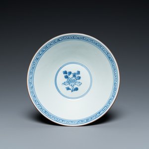 Een Chinese blauw-witte kom met boeddhistische leeuwen, Jiajing merk, Shunzhi — foto 6