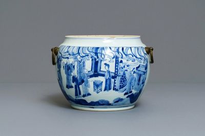 Een Chinese blauw-witte kom met bronzen monturen, Kangxi