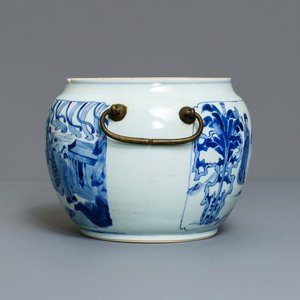 Een Chinese blauw-witte kom met bronzen monturen, Kangxi — foto 4