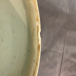 Een Chinese blauw-witte kom met bronzen monturen, Kangxi — foto 8