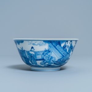 Een Chinese blauw-witte kom met decor van figuren in een landschap, Kangxi merk en periode — foto 2
