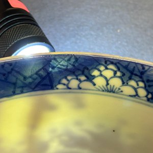 Een Chinese blauw-witte kom met draken en karpers, Xuande merk, Kangxi — foto 11