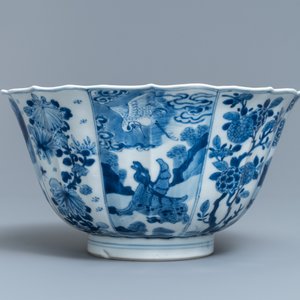Een Chinese blauw-witte kom met fabeldieren en bloemen, Kangxi — foto 3