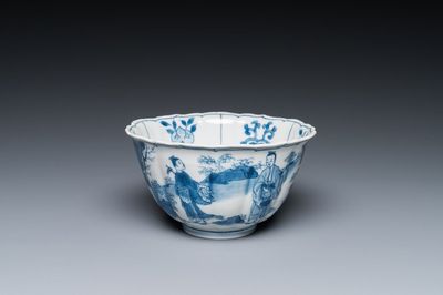 Een Chinese blauw-witte kom met figuren in een landschap, Chenghua merk, Kangxi