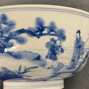 Een Chinese blauw-witte kom met geleerden en hun dienaars, Kangxi merk en periode — foto 13