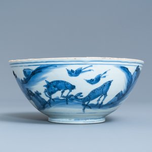 Een Chinese blauw-witte kom met herten in een landschap, Chenghua merk, Ming — foto 2