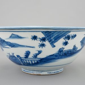 Een Chinese blauw-witte kom met landschapsdecor rondom, Ming Dynastie — foto 1