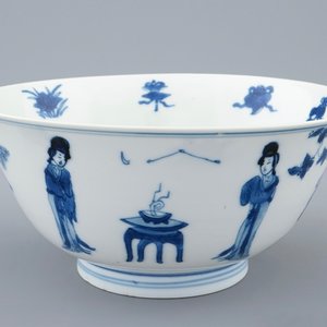 Een Chinese blauw-witte kom met lange Lijzen, Kangxi merk en periode — foto 1