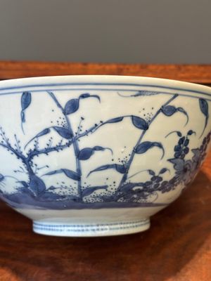 Een Chinese blauw-witte kom met mandarijneenden in een lotusvijver, Wanli — foto 6