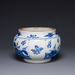 Een Chinese blauw-witte kom met mythische dieren, Kangxi — foto 2
