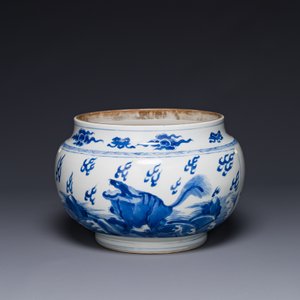 Een Chinese blauw-witte kom met mythische dieren, Kangxi — foto 3