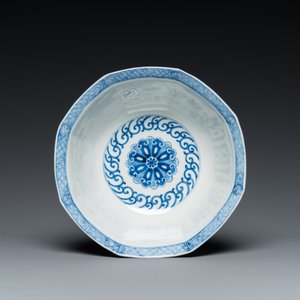 Een Chinese blauw-witte kom met spelende jongens, Fu Hai Cang Zhen 福海藏珍 merk, Daoguang — foto 6