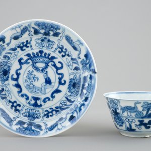 Een Chinese blauw-witte kop en schotel, Kangxi — foto 1