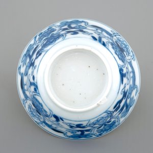 Een Chinese blauw-witte kop en schotel, Kangxi — foto 8