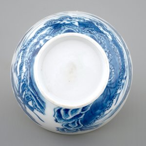 Een Chinese blauw-witte kop en schotel met honden, Qianlong, 18e eeuw — foto 9