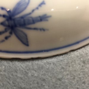 Een Chinese blauw-witte kop en schotel met parasoldames naar Pronk, Qianlong, ca. 1740 — foto 12