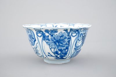 Een Chinese blauw-witte kraaienkom, Ming, Wanli