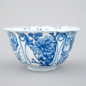 Een Chinese blauw-witte kraaienkom, Ming, Wanli — foto 1