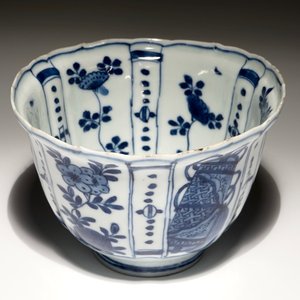 Een Chinese blauw-witte kraaienkom, Ming, Wanli — foto 7