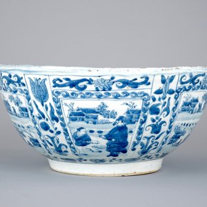 Een Chinese blauw-witte kraak porseleinen kom met vakverdeling van landschappen, Ming, Wanli — foto 1