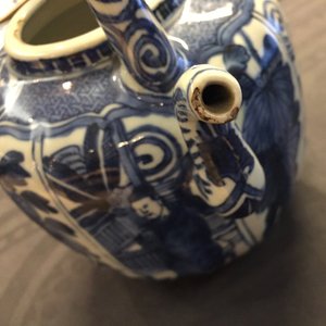 Een Chinese blauw-witte kraak wijnpot met deksel, Ming, Wanli — foto 19