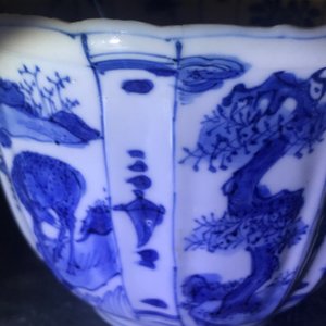 Een Chinese blauw-witte kraakporseleinen kraaienkom, Wanli — foto 9