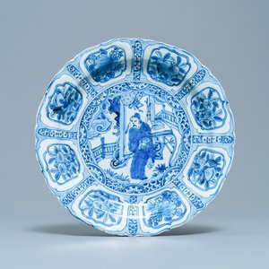 Een Chinese blauw-witte kraakporseleinen schotel met een geleerde, Wanli — foto 1