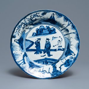 Een Chinese blauw-witte kraakporseleinen schotel met figuren, Wanli — foto 1
