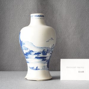 Een Chinese blauw-witte meiping vaas met figuren in een landschap, Kangxi — foto 7