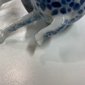 Een Chinese blauw-witte miniatuur theepot, Kangxi — foto 8