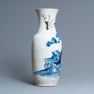 Een Chinese blauw-witte Nanking craquelé vaas met Li Tieguai, 19e eeuw — foto 2