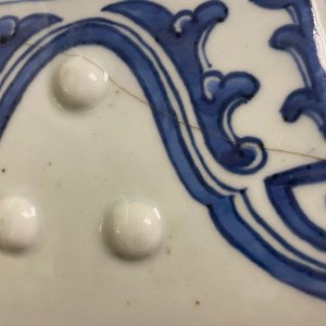 Een Chinese blauw-witte octagonale tuinzit met landschapsdecor, Qianlong — foto 12