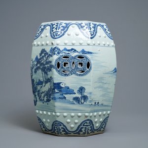 Een Chinese blauw-witte octagonale tuinzit met landschapsdecor, Qianlong — foto 4