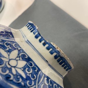 Een Chinese blauw-witte octagonale vaas, Transitie periode — foto 9