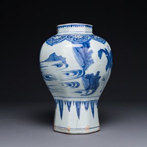 Een Chinese blauw-witte octagonale 'Zhi Ri Gao Sheng 指日高昇' vaas, Transitie periode — foto 4