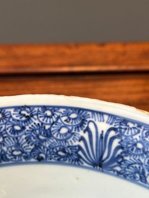Een Chinese blauw-witte 'Ode aan de rode klif' kom, Transitie periode — foto 19