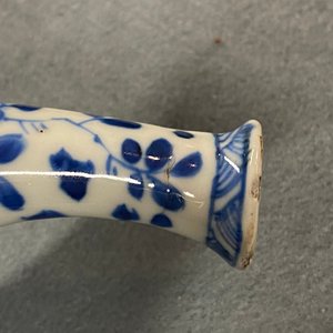 Een Chinese blauw-witte olie- en azijnfles met twee tuiten, Kangxi — foto 11