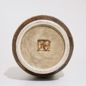Een Chinese blauw-witte op craquelé ondergrond Nanking vaas, 19e eeuw — foto 5