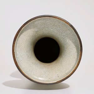 Een Chinese blauw-witte op craquelé ondergrond Nanking vaas, 19e eeuw — foto 6