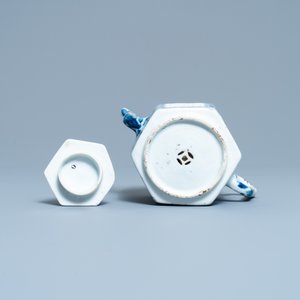 Een Chinese blauw-witte opengewerkte dubbelwandige theepot met deksel, Kangxi — foto 7