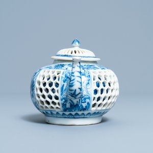 Een Chinese blauw-witte opengewerkte dubbelwandige theepot met deksel, Transitie periode — foto 5