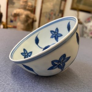 Een Chinese blauw-witte 'paleis' kom, Kangxi — foto 18