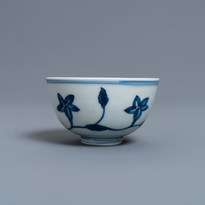 Een Chinese blauw-witte 'paleis' kom, Kangxi — foto 3